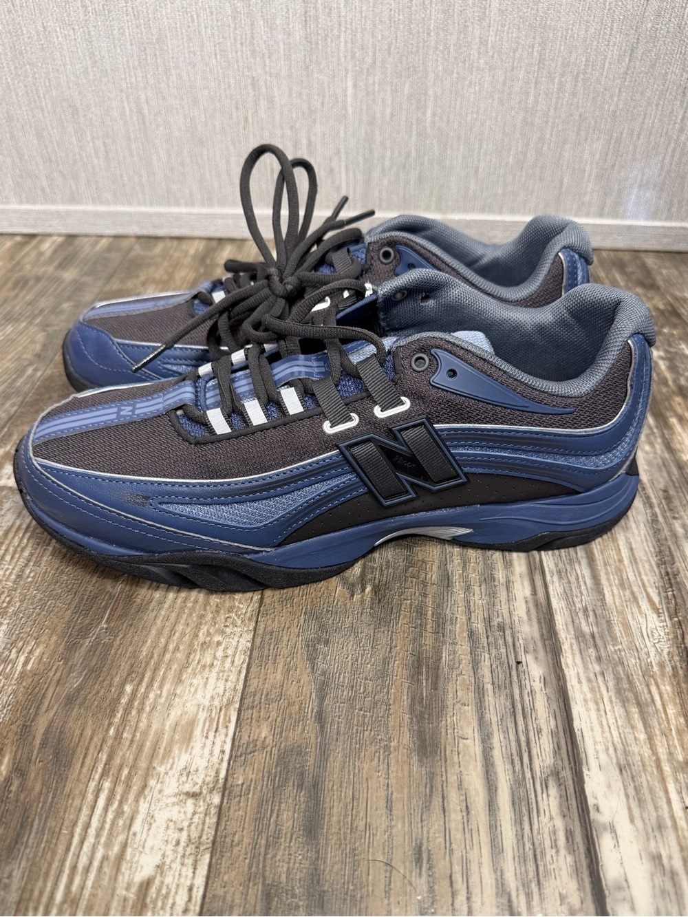 NWOB New Balance Men's Black and Blue Low-Profile Sneakers Size 10 - Picture 9 of 16